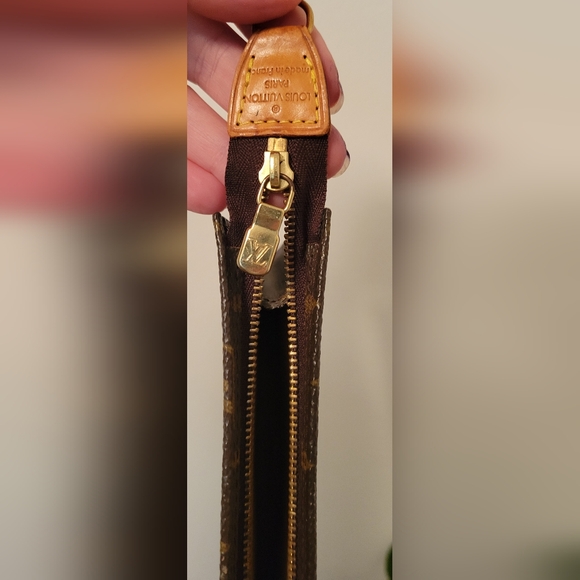 100% Authentic Louis Vuitton Monogram Pouch !!! - Picture 9 of 13